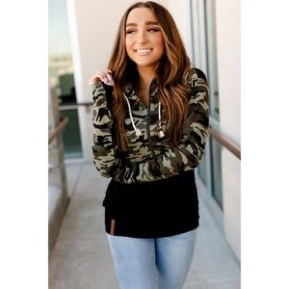 Ampersand Ave Camo Half Zip Hoodie XL